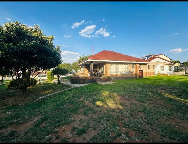 4 BEDROOM HOUSE FOR SALE IN PARKHILL GARDENS